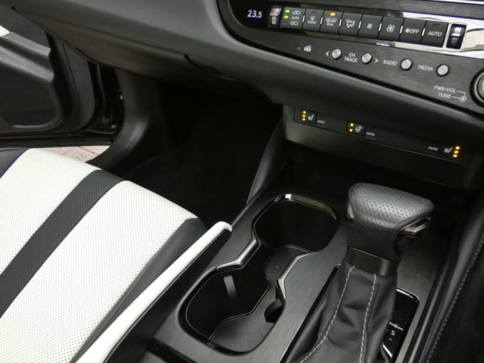 2025 Lexus Es