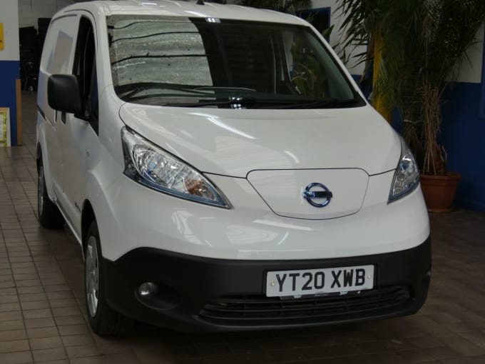 2025 Nissan E-nv200