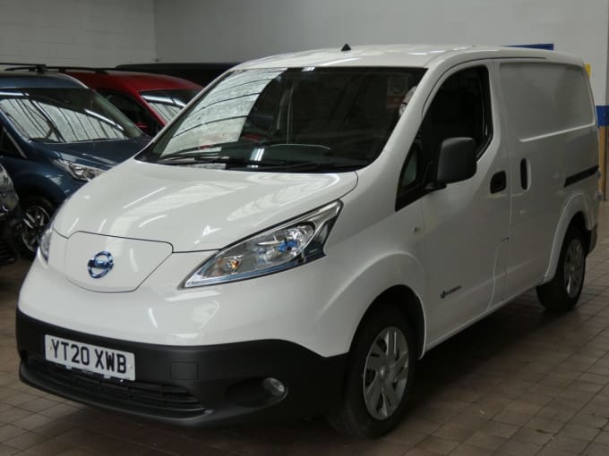 2025 Nissan E-nv200