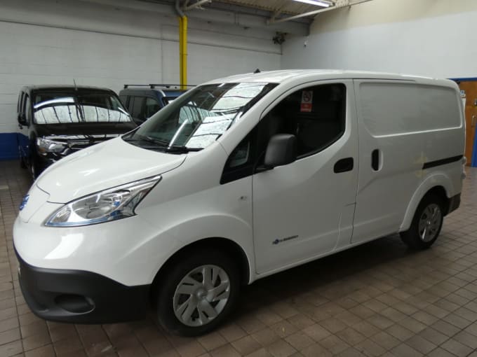 2025 Nissan E-nv200