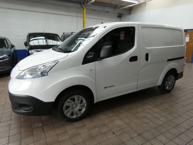 2025 Nissan E-nv200