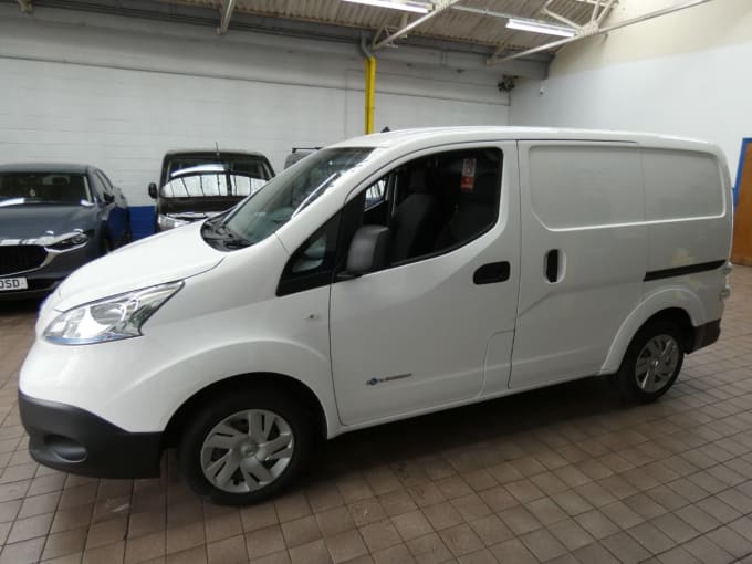 2025 Nissan E-nv200