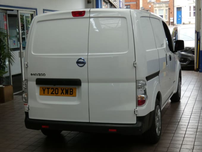 2025 Nissan E-nv200