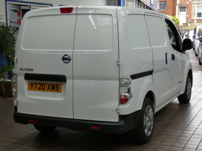 2025 Nissan E-nv200