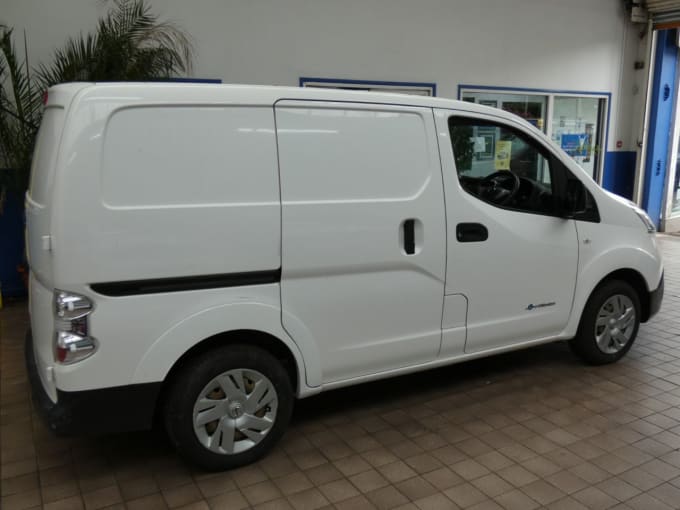 2025 Nissan E-nv200