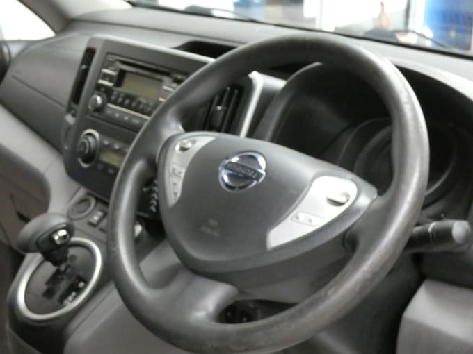 2025 Nissan E-nv200