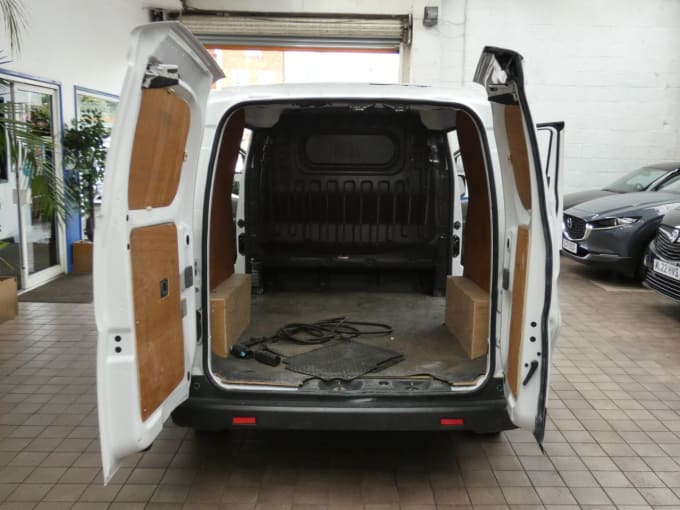 2025 Nissan E-nv200