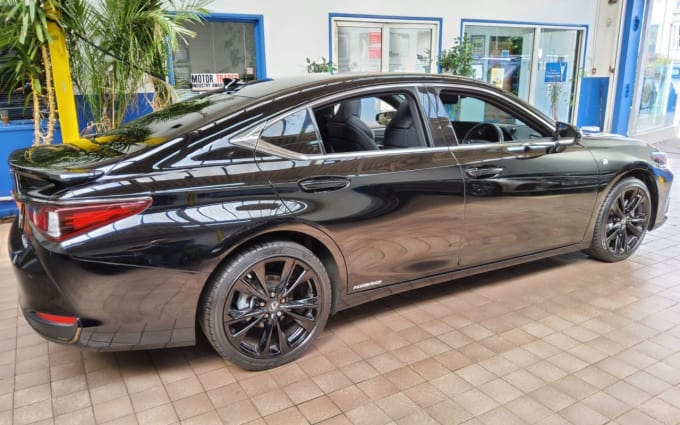 2025 Lexus Es
