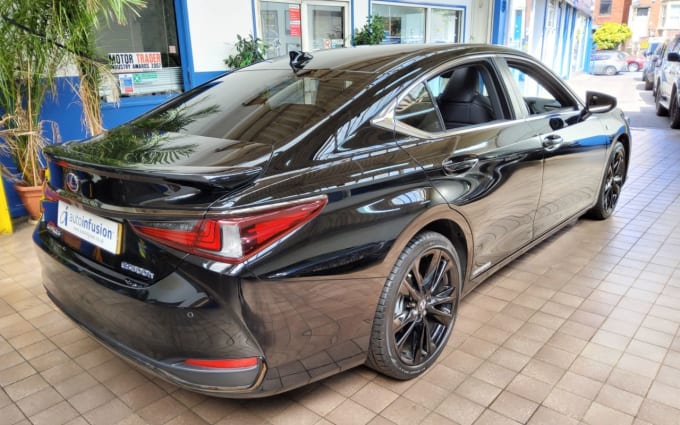 2025 Lexus Es