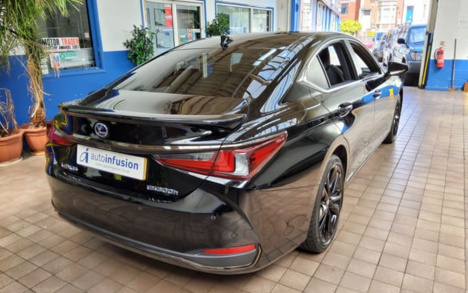 2025 Lexus Es