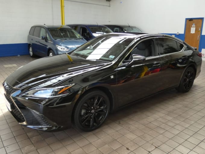 2025 Lexus Es
