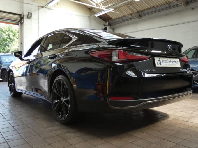 2025 Lexus Es