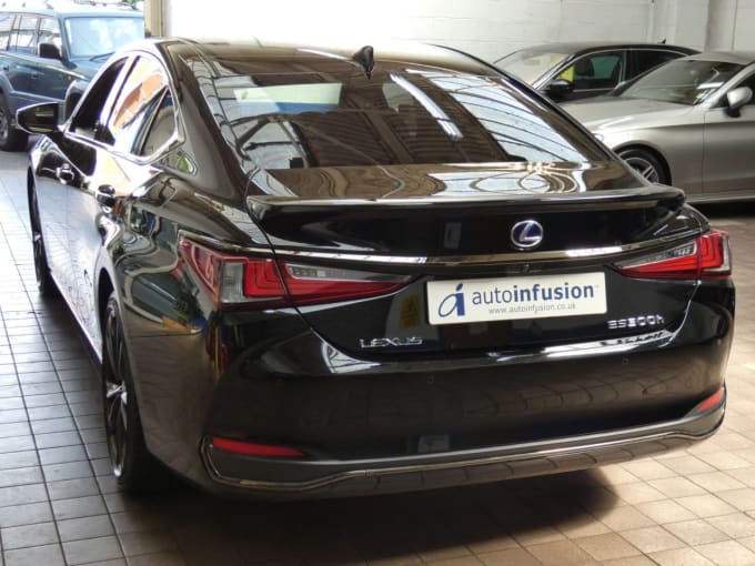 2025 Lexus Es