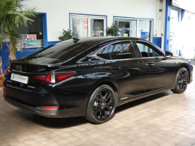 2025 Lexus Es