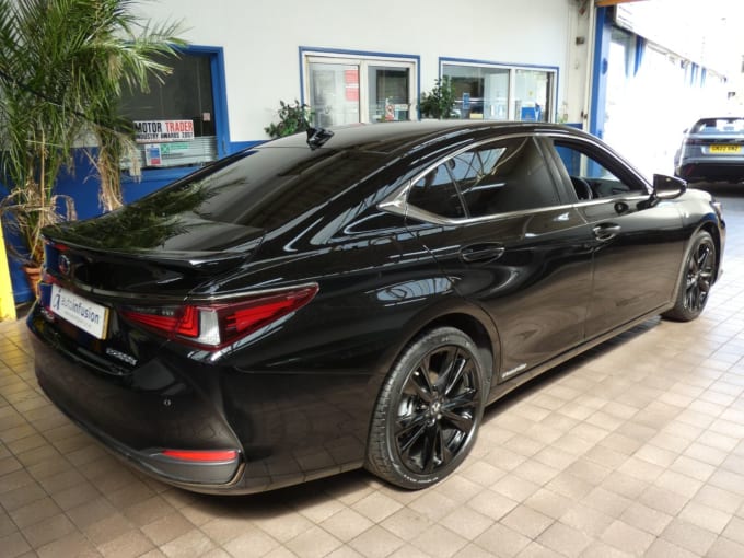 2025 Lexus Es