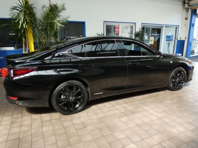 2025 Lexus Es