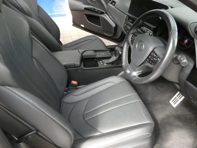2025 Lexus Es