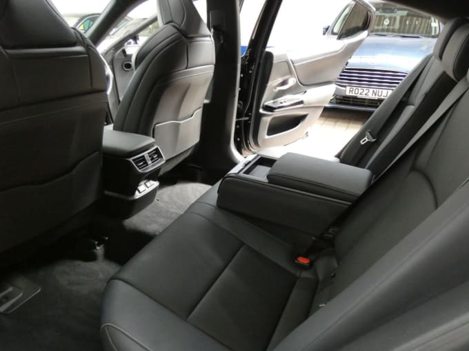 2025 Lexus Es