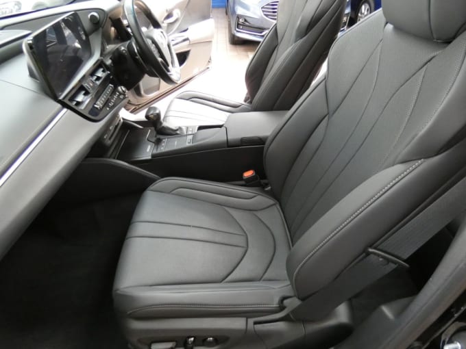 2025 Lexus Es