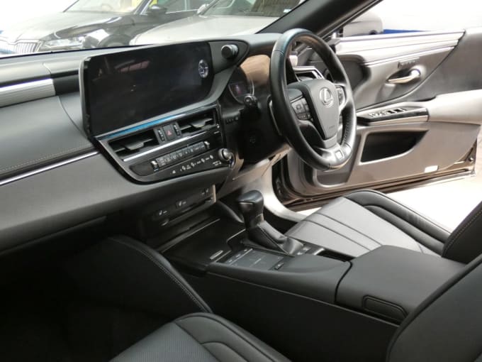 2025 Lexus Es