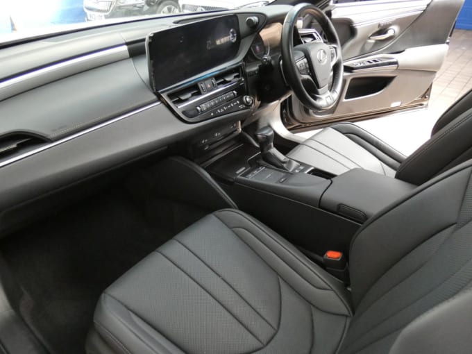 2025 Lexus Es