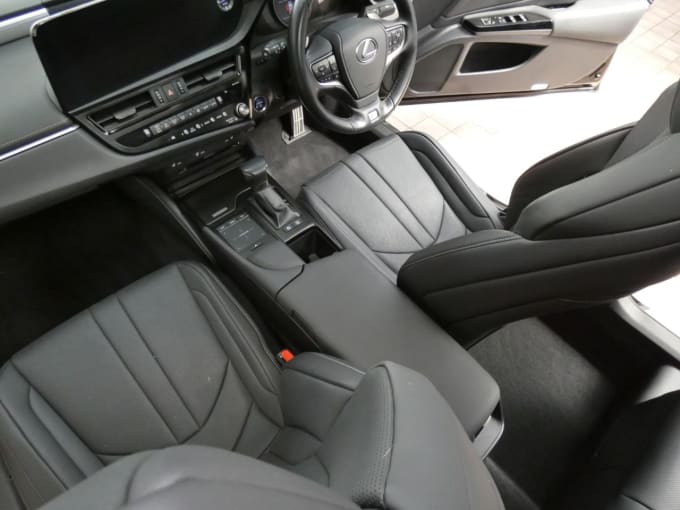2025 Lexus Es
