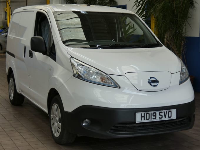 2025 Nissan E-nv200