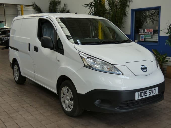 2025 Nissan E-nv200