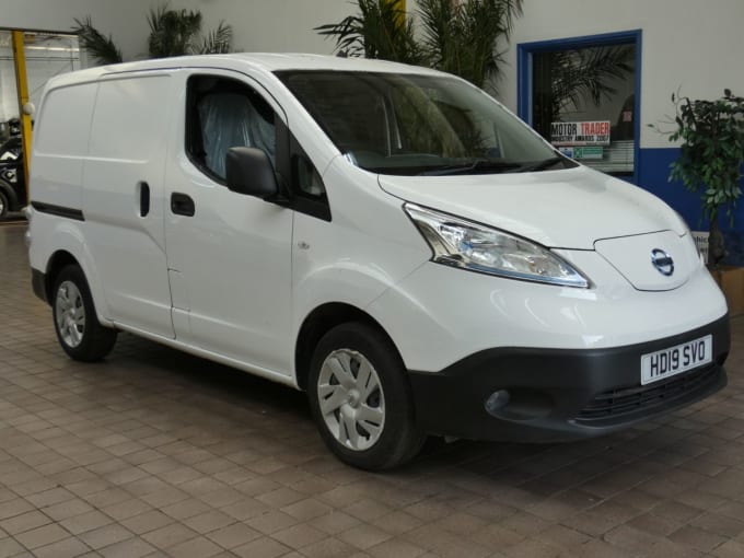 2025 Nissan E-nv200