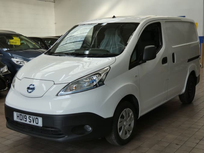 2025 Nissan E-nv200