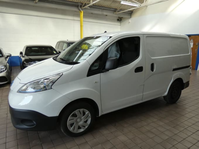 2025 Nissan E-nv200