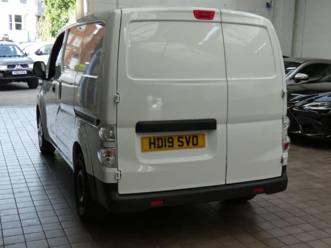 2025 Nissan E-nv200