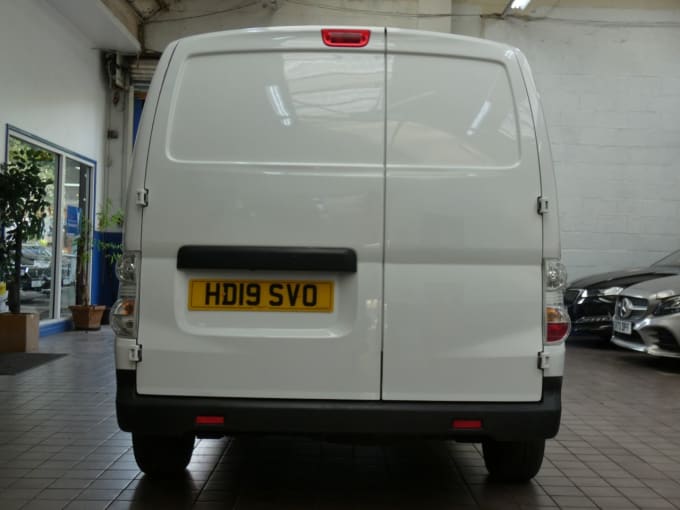 2025 Nissan E-nv200