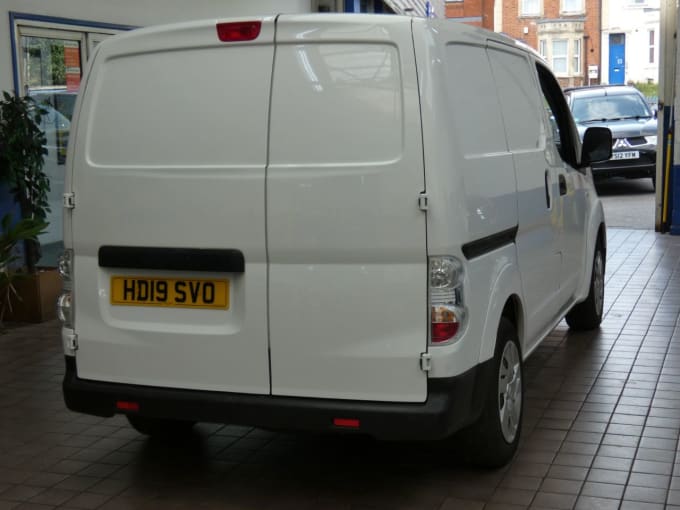 2025 Nissan E-nv200
