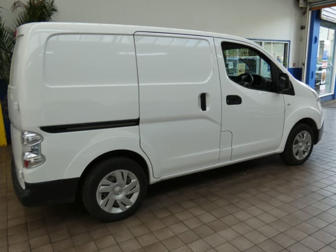 2025 Nissan E-nv200