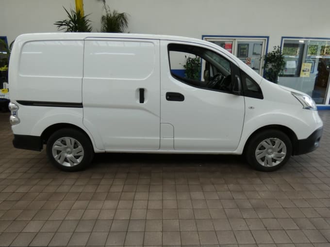 2025 Nissan E-nv200