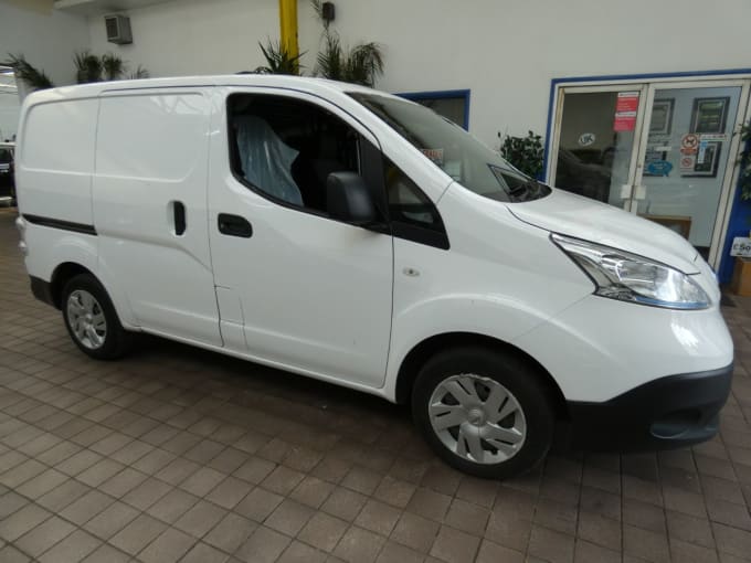 2025 Nissan E-nv200