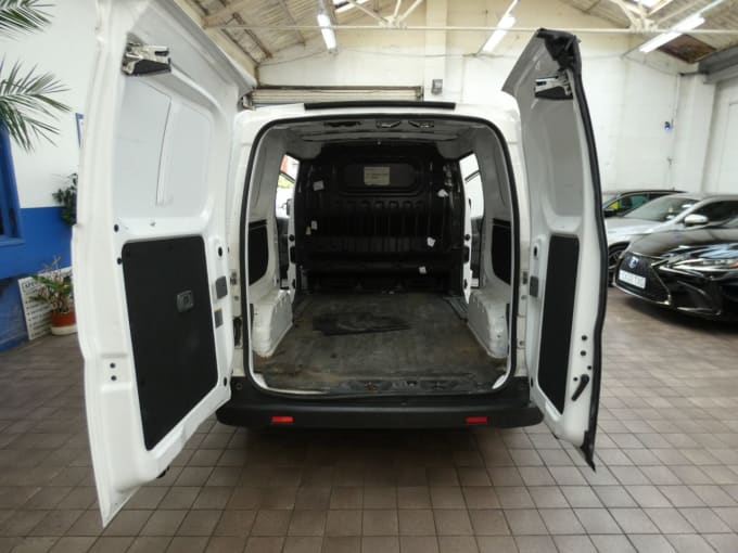 2025 Nissan E-nv200