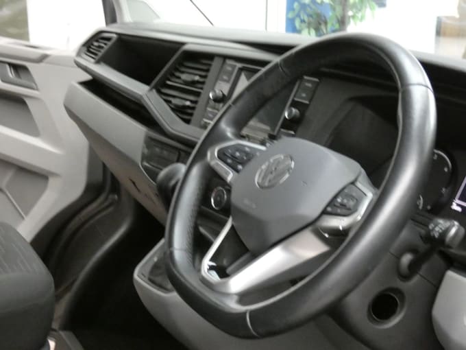 2025 Volkswagen Transporter Shuttle