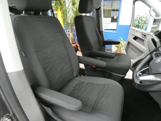 2025 Volkswagen Transporter Shuttle