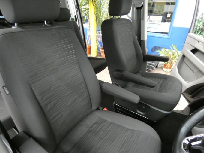 2025 Volkswagen Transporter Shuttle