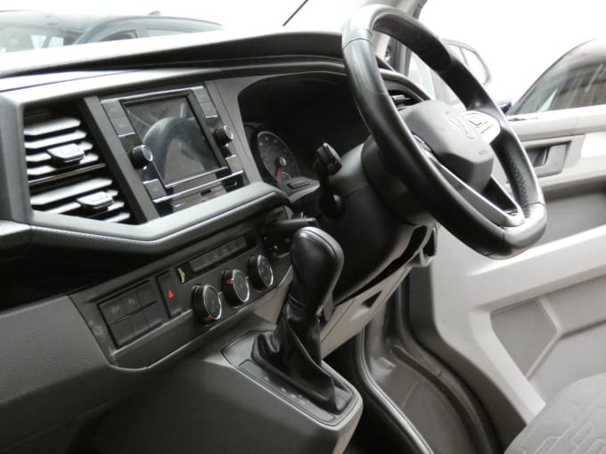 2025 Volkswagen Transporter Shuttle
