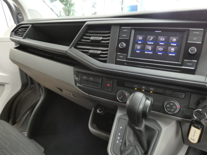 2025 Volkswagen Transporter Shuttle