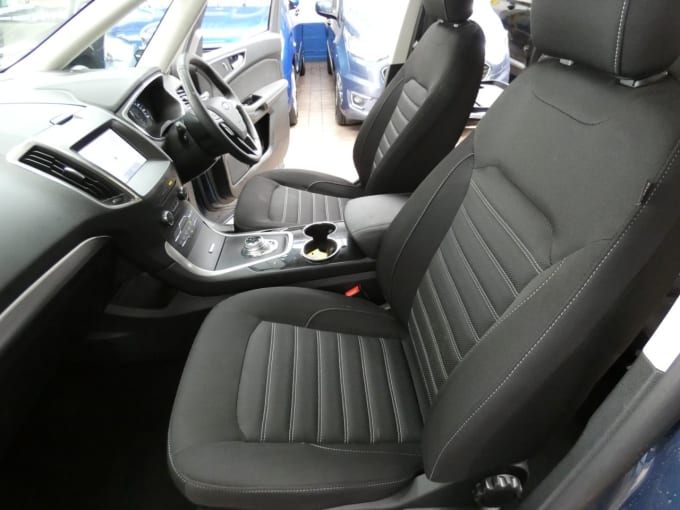 2025 Ford Galaxy