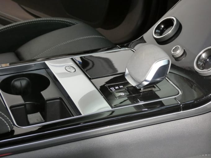 2025 Land Rover Range Rover Velar