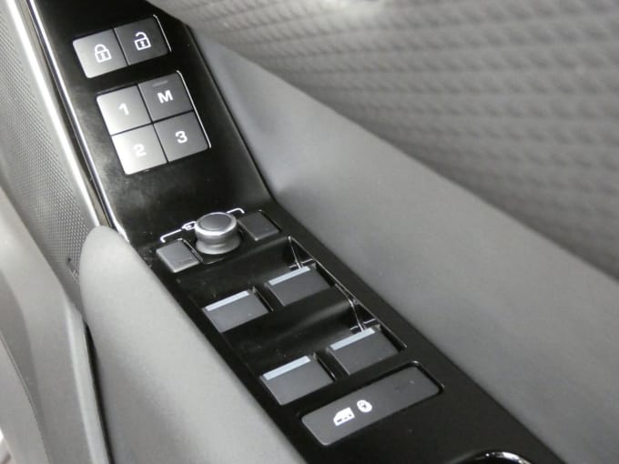 2025 Land Rover Range Rover Velar
