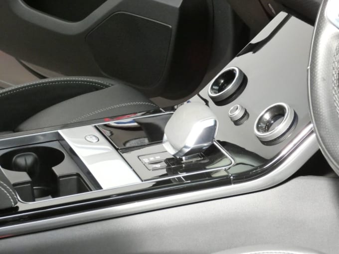 2025 Land Rover Range Rover Velar