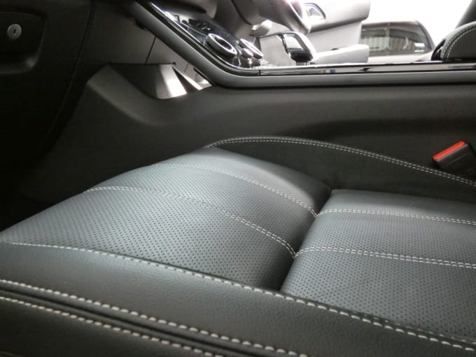 2025 Land Rover Range Rover Velar