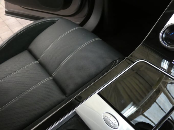 2025 Land Rover Range Rover Velar