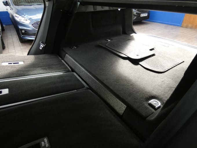 2025 Land Rover Range Rover Velar